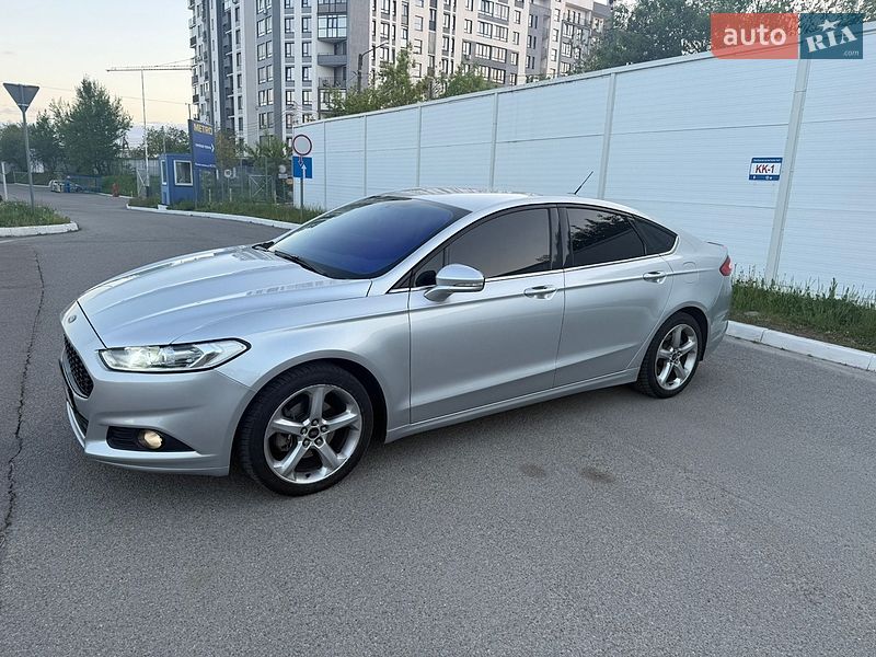 Седан Ford Fusion 2016 в Львове