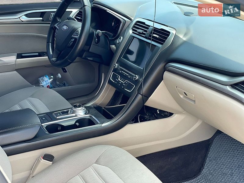 Седан Ford Fusion 2017 в Ровно