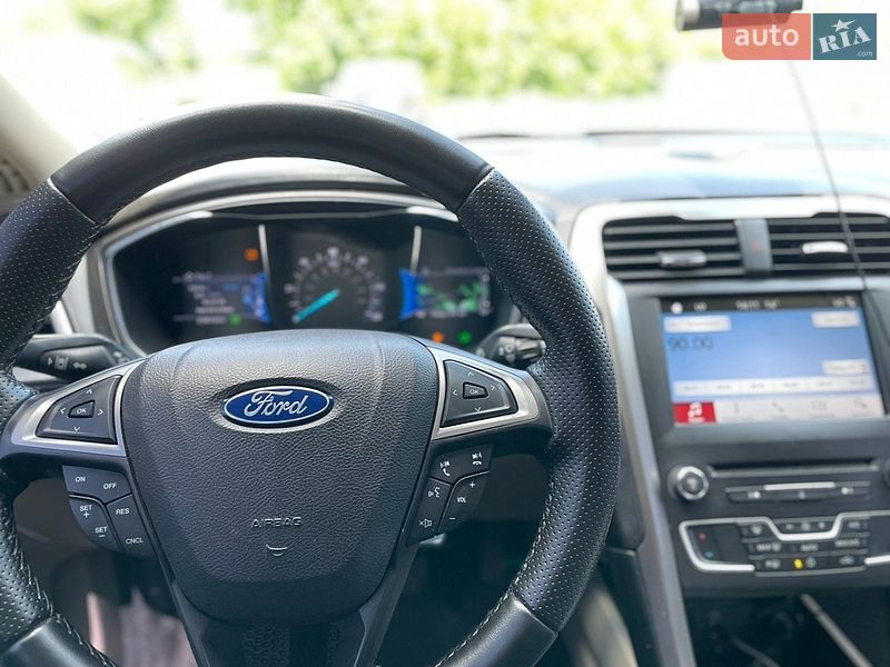 Седан Ford Fusion 2017 в Ровно