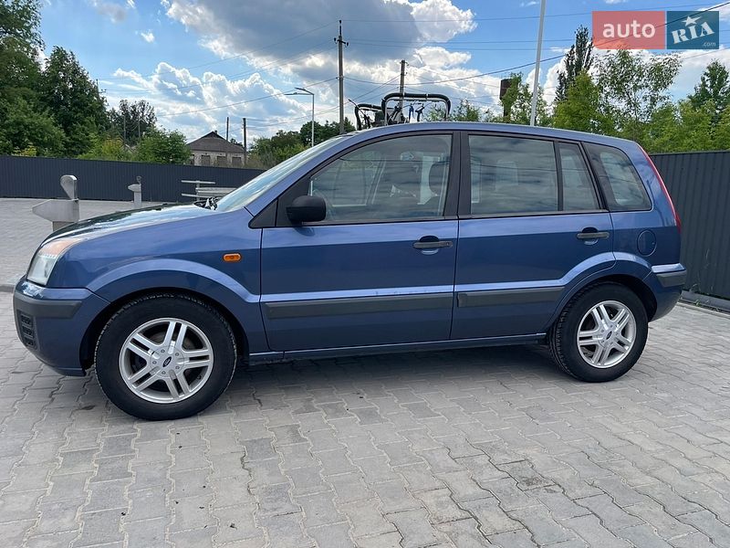 Хэтчбек Ford Fusion 2005 в Баре