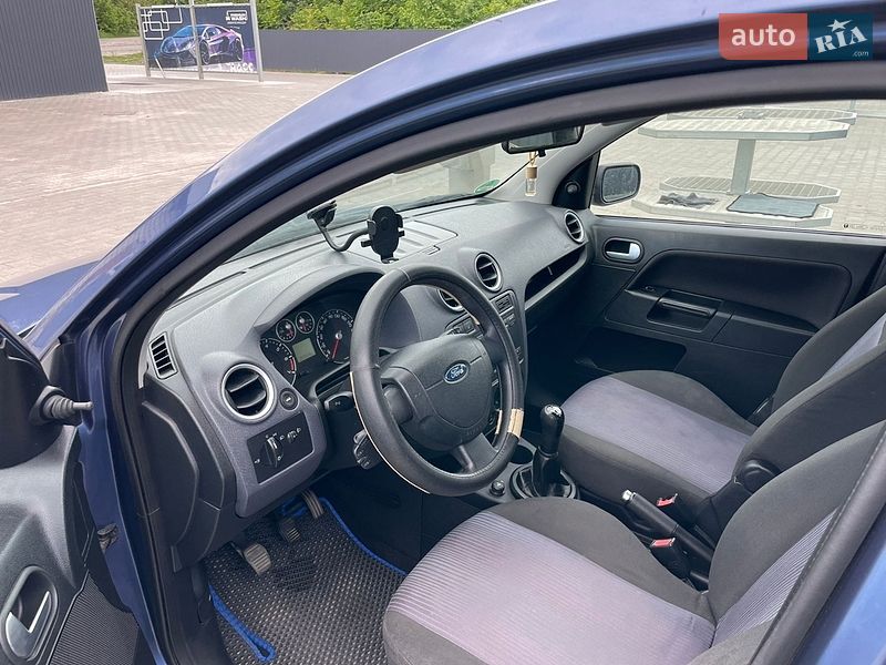 Хэтчбек Ford Fusion 2005 в Баре