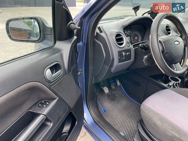 Хэтчбек Ford Fusion 2005 в Баре