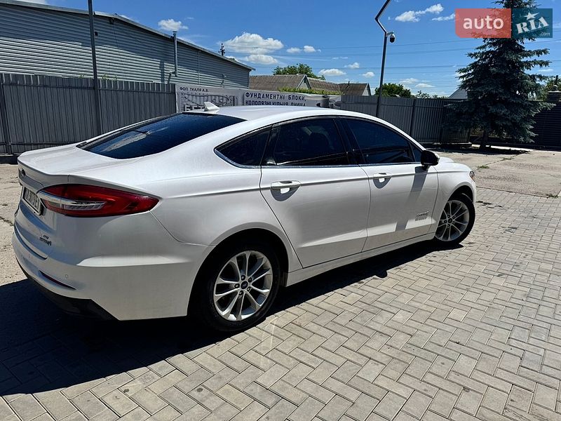 Седан Ford Fusion 2019 в Томаківці
