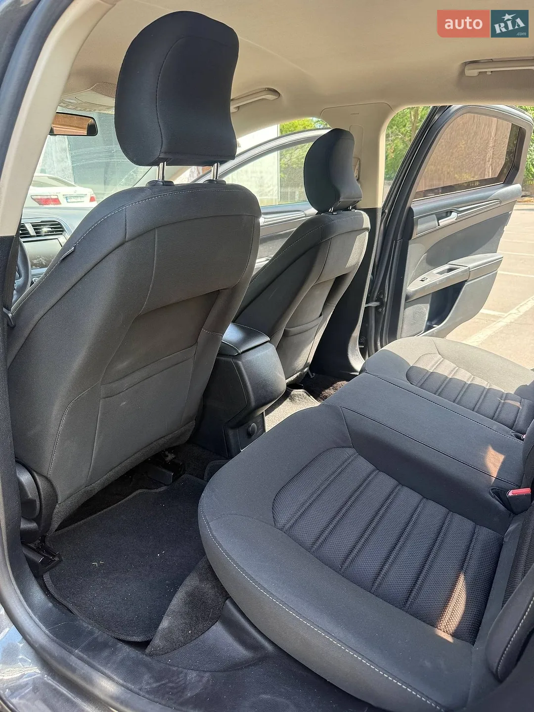 Ford Fusion 2018 VIN 3FA6P0G74JR256870 фото оголошення 2 з 9