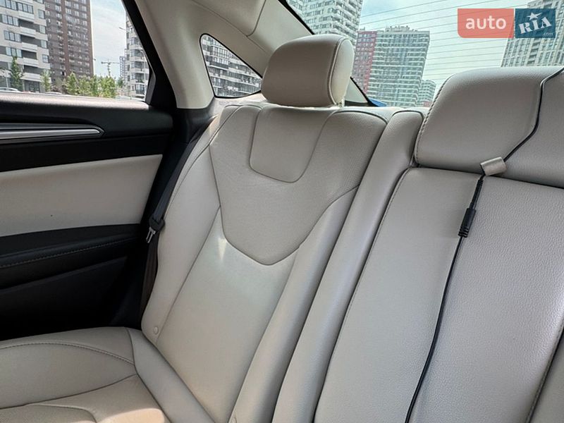 Седан Ford Fusion 2015 в Коростені
