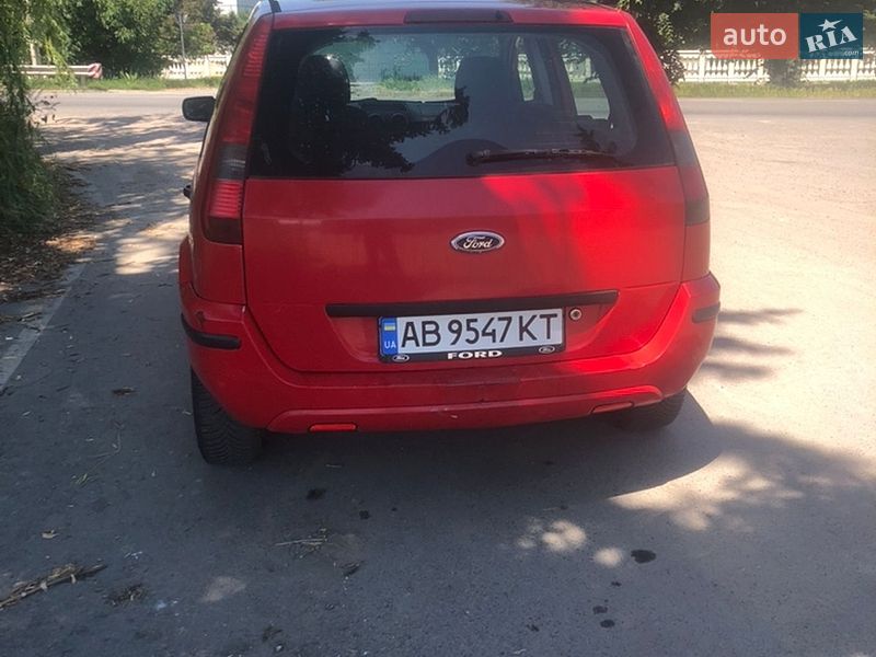 Хэтчбек Ford Fusion 2003 в Гайсине