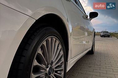 Седан Ford Fusion 2013 в Южному