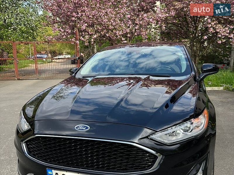 Седан Ford Fusion 2019 в Береговому