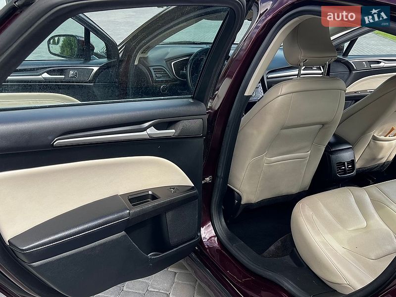 Седан Ford Fusion 2016 в Чернівцях