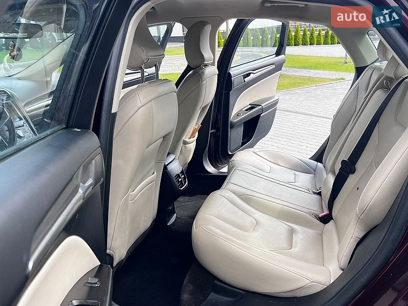 Седан Ford Fusion 2016 в Чернівцях