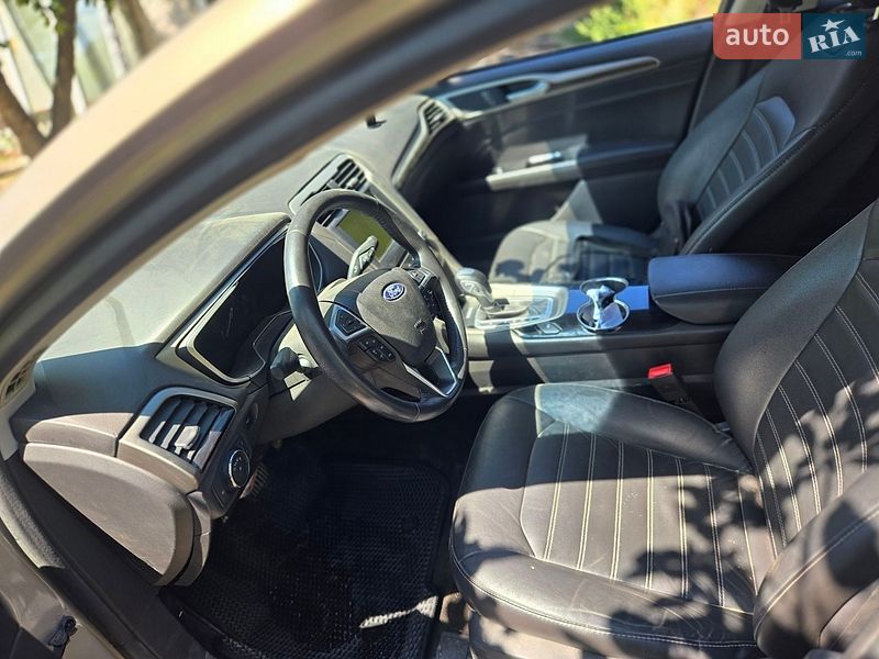 Седан Ford Fusion 2014 в Ровно