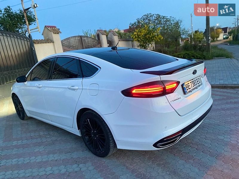 Седан Ford Fusion 2015 в Одесі