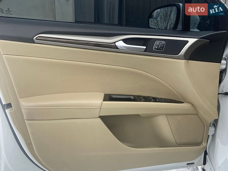 Седан Ford Fusion 2015 в Одесі