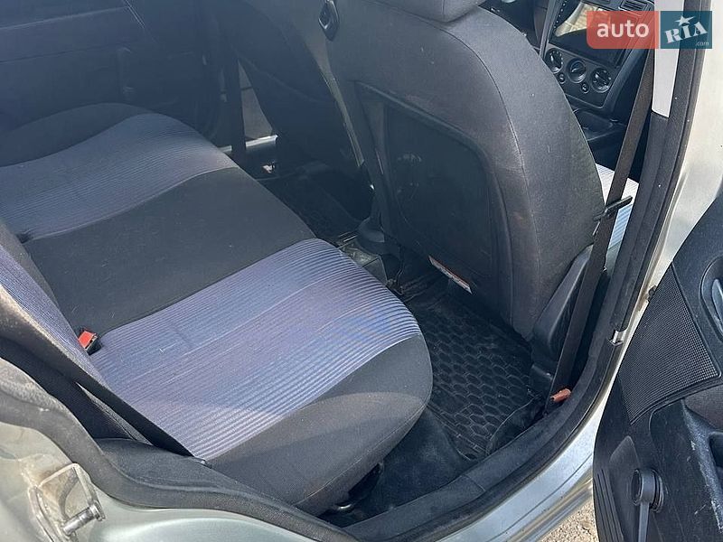 Хэтчбек Ford Fusion 2005 в Запорожье