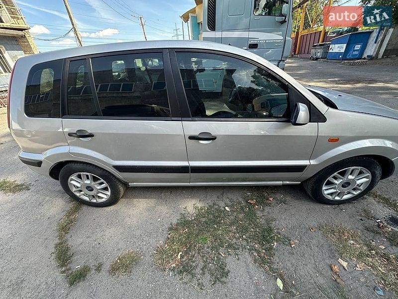 Хэтчбек Ford Fusion 2005 в Запорожье