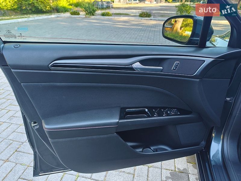 Седан Ford Fusion 2015 в Дрогобыче