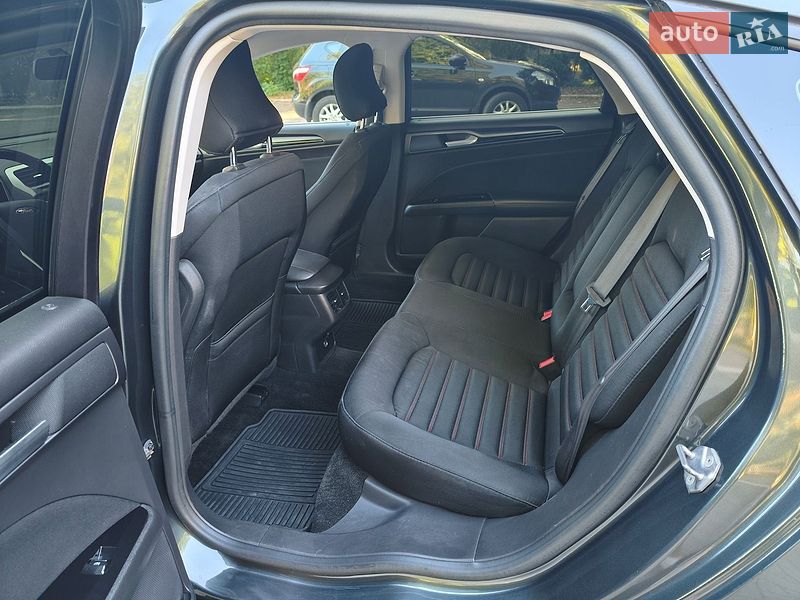 Седан Ford Fusion 2015 в Дрогобыче