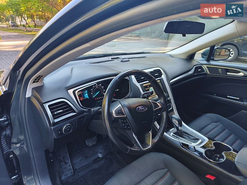 Седан Ford Fusion 2015 в Дрогобыче