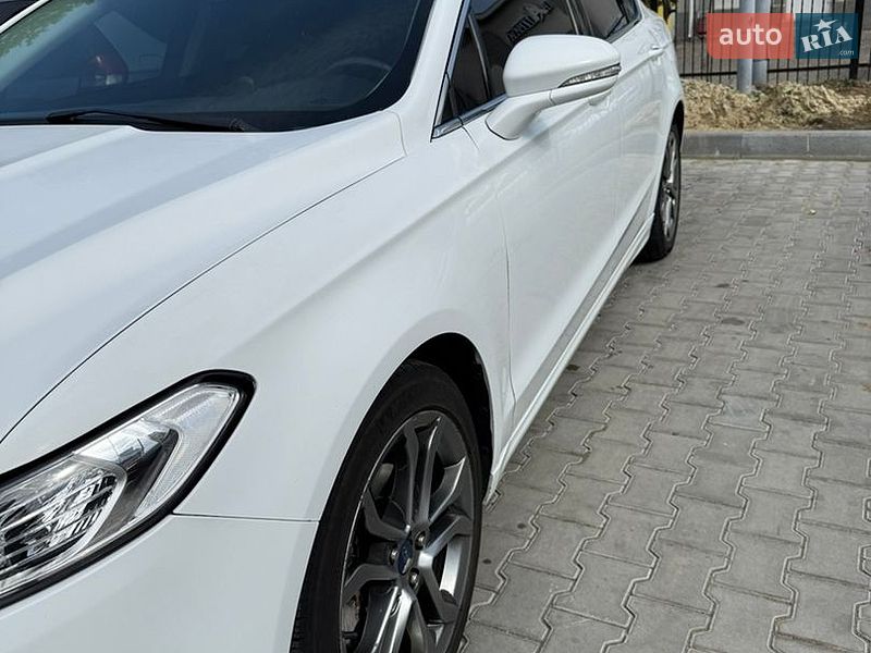 Седан Ford Fusion 2015 в Чернівцях