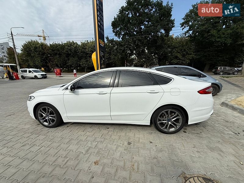 Седан Ford Fusion 2015 в Чернівцях