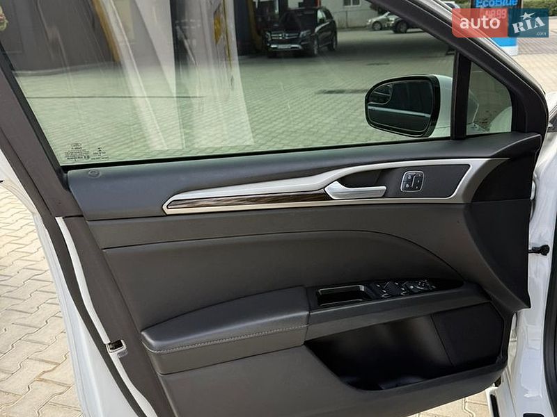 Седан Ford Fusion 2015 в Чернівцях
