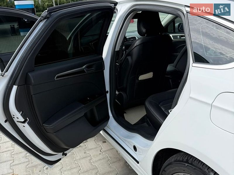 Седан Ford Fusion 2015 в Чернівцях