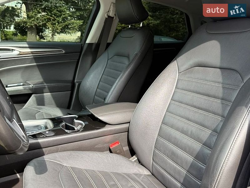 Седан Ford Fusion 2015 в Чернівцях