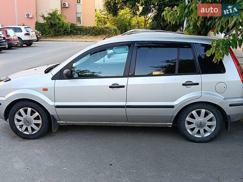Хэтчбек Ford Fusion 2003 в Измаиле