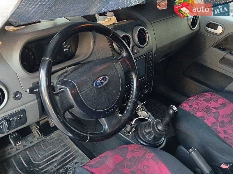 Хэтчбек Ford Fusion 2003 в Измаиле