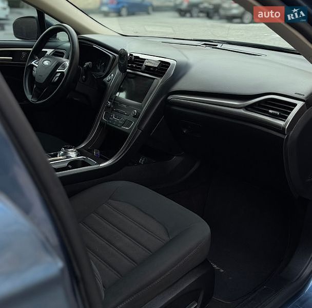 Седан Ford Fusion 2018 в Львові