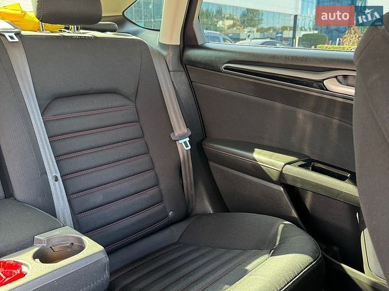 Седан Ford Fusion 2015 в Одесі