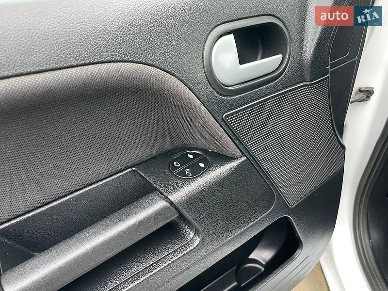 Хэтчбек Ford Fusion 2012 в Баре фото 22 Хэтчбек Ford Fusion 2012 в Баре