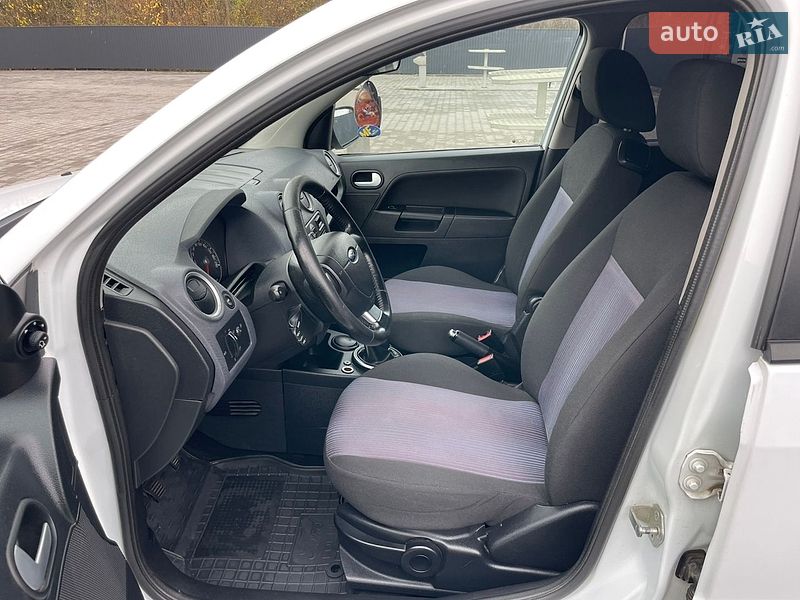 Хэтчбек Ford Fusion 2012 в Баре фото 26 Хэтчбек Ford Fusion 2012 в Баре