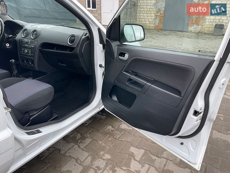 Хэтчбек Ford Fusion 2012 в Баре фото 29 Хэтчбек Ford Fusion 2012 в Баре