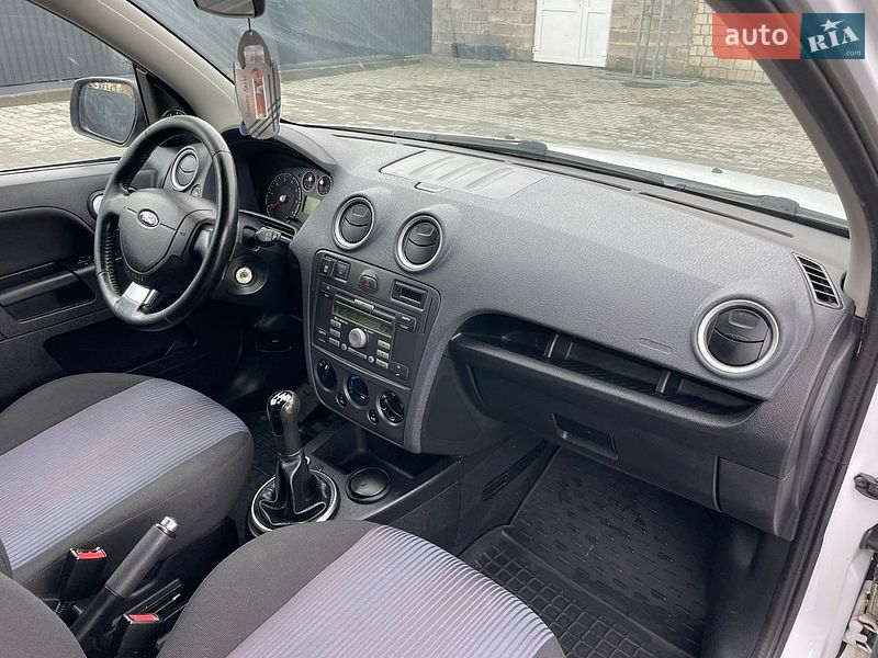 Хэтчбек Ford Fusion 2012 в Баре фото 28 Хэтчбек Ford Fusion 2012 в Баре