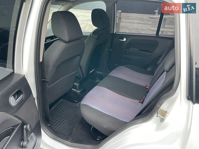 Хэтчбек Ford Fusion 2012 в Баре фото 38 Хэтчбек Ford Fusion 2012 в Баре