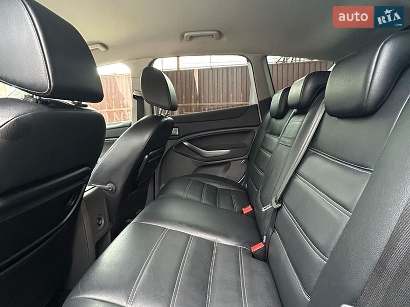 Внедорожник / Кроссовер Ford Kuga 2012 в Ирпене
