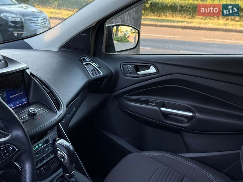 Внедорожник / Кроссовер Ford Kuga 2019 в Николаеве