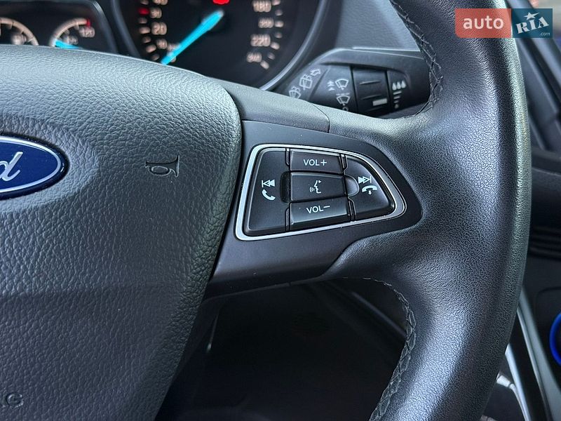 Внедорожник / Кроссовер Ford Kuga 2019 в Николаеве