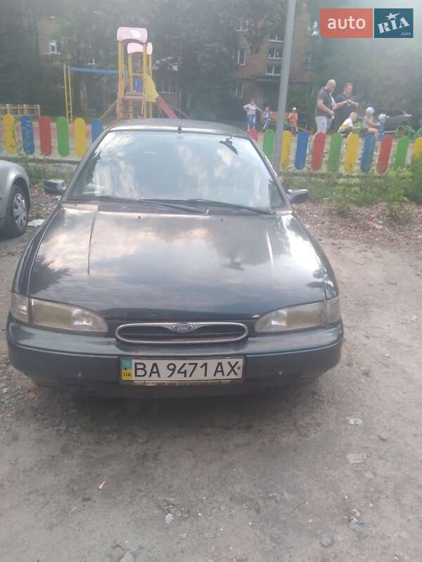 Хетчбек Ford Mondeo