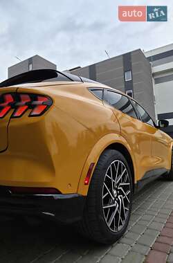 Ford Mustang Mach-E  2021