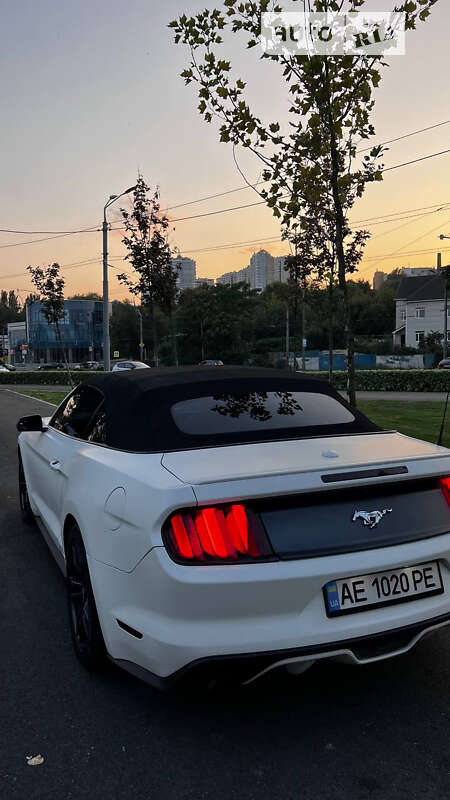 Кабріолет Ford Mustang