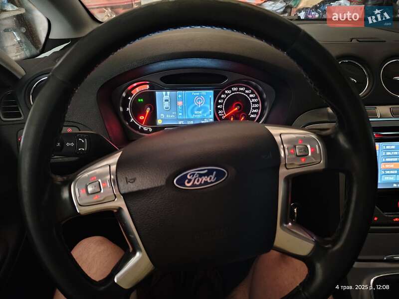 Минивэн Ford S-Max 2010 в Буске