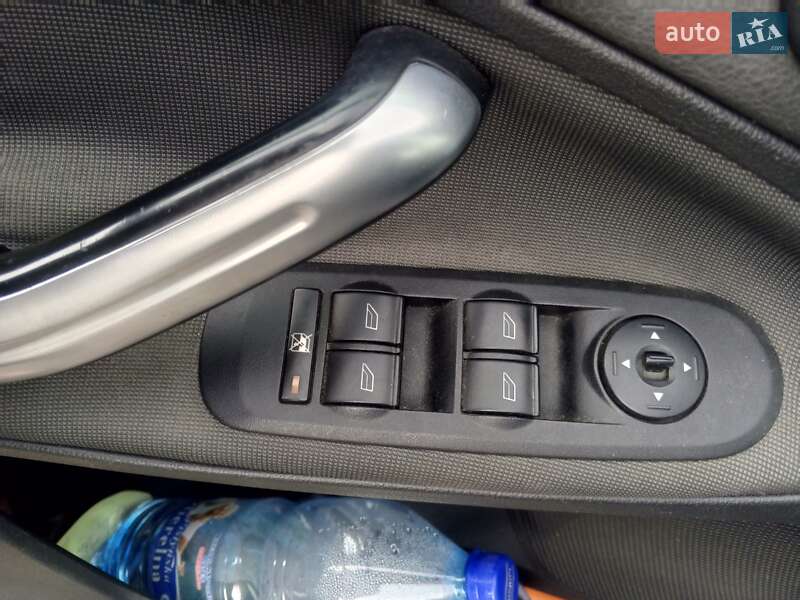 Минивэн Ford S-Max 2006 в Косове фото 7 Минивэн Ford S-Max 2006 в Косове