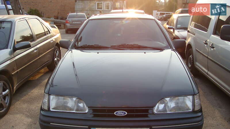 Ліфтбек Ford Scorpio