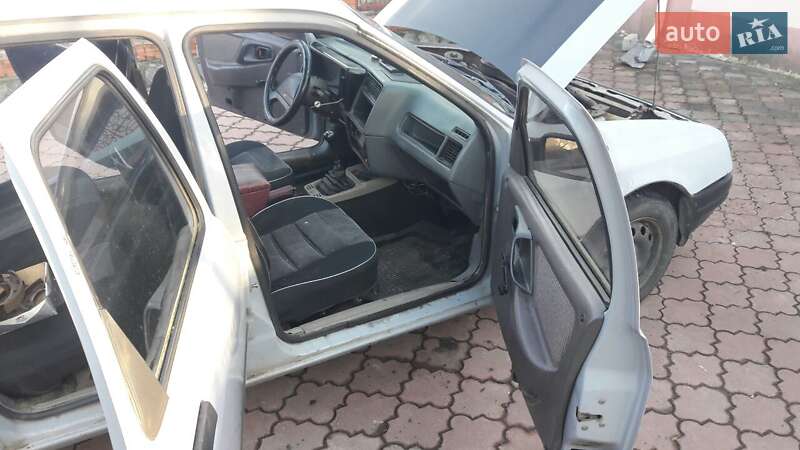 Ліфтбек Ford Sierra 1982 в Сумах