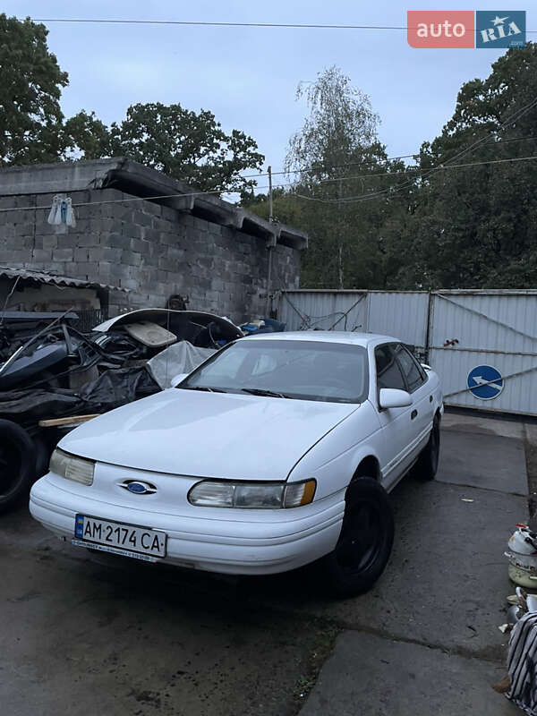 Седан Ford Taurus 1993 в Коростені