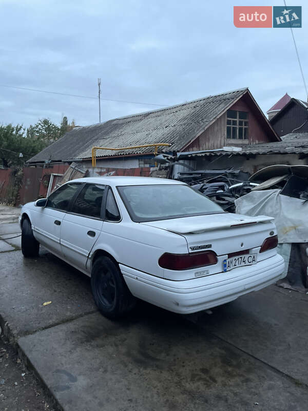 Седан Ford Taurus 1993 в Коростені