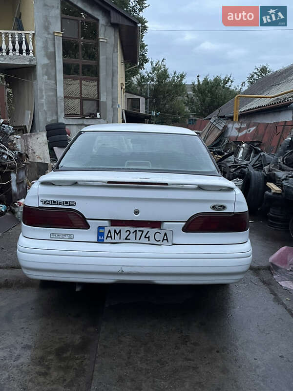 Седан Ford Taurus 1993 в Коростені