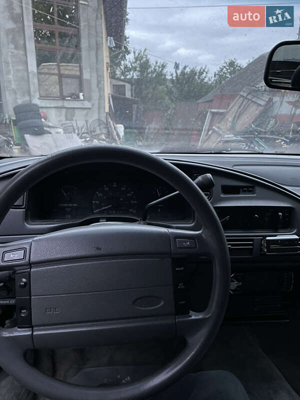 Седан Ford Taurus 1993 в Коростені